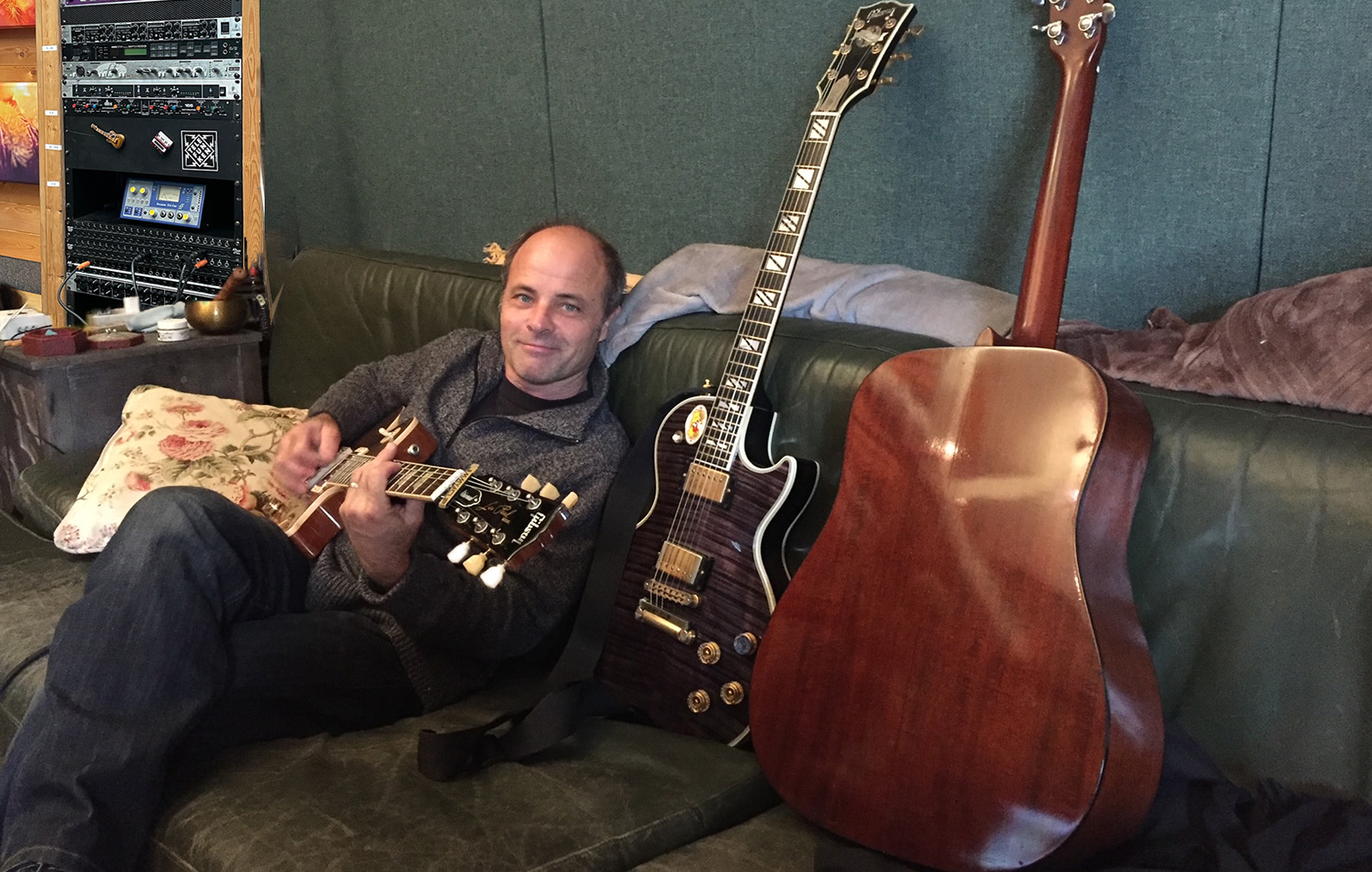 jon-studio-guitars-wide